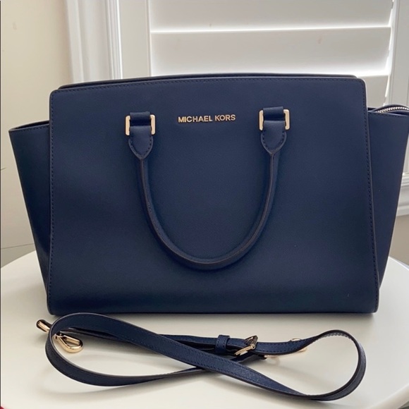 Michael Kors Handbags - Michael Kors Selma large purse (attachable strap)